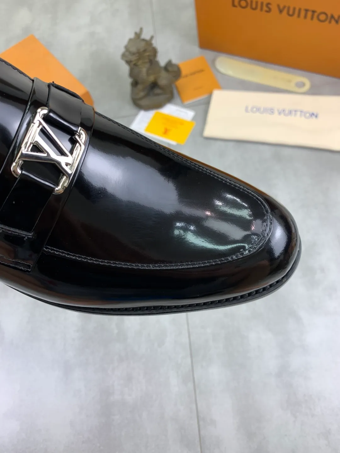 Men's shoes 💰P460💰[New model] Water-dyed cow lining 🆘 LV Louis Vuitton business leather shoes, made of original imported Italian 🇮🇹 calfskin, full cowhide lining, carefully handmade by professional shoemakers, the original version is specially designed for wear-resistant outsole. Standard code: 39-45 5️⃣color🉑️select